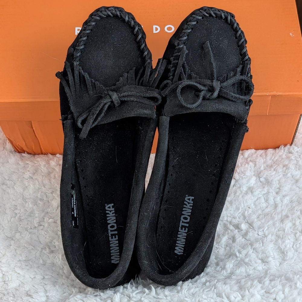 Minnetonka Women's Black Moccasins, Size 7 (Fits Like 8)
